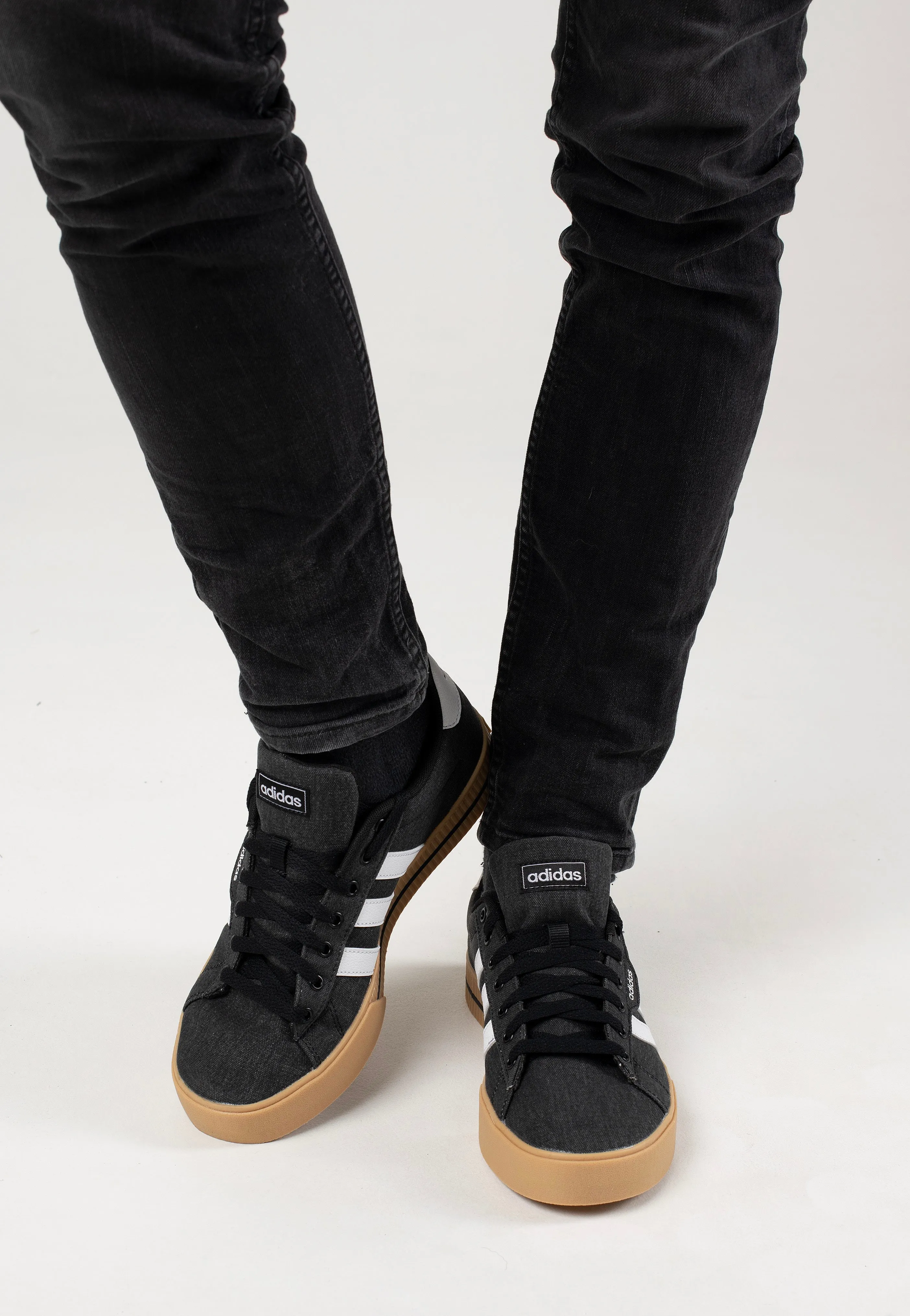 Adidas - Daily 3.0 Cblack/Ftwwht/Gum3 - Shoes